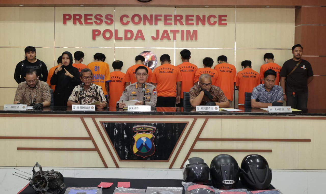 Foto: Polda Jatim saat merilis ungkap kasus curanmor (Polda Jatim/jatimnow.com)