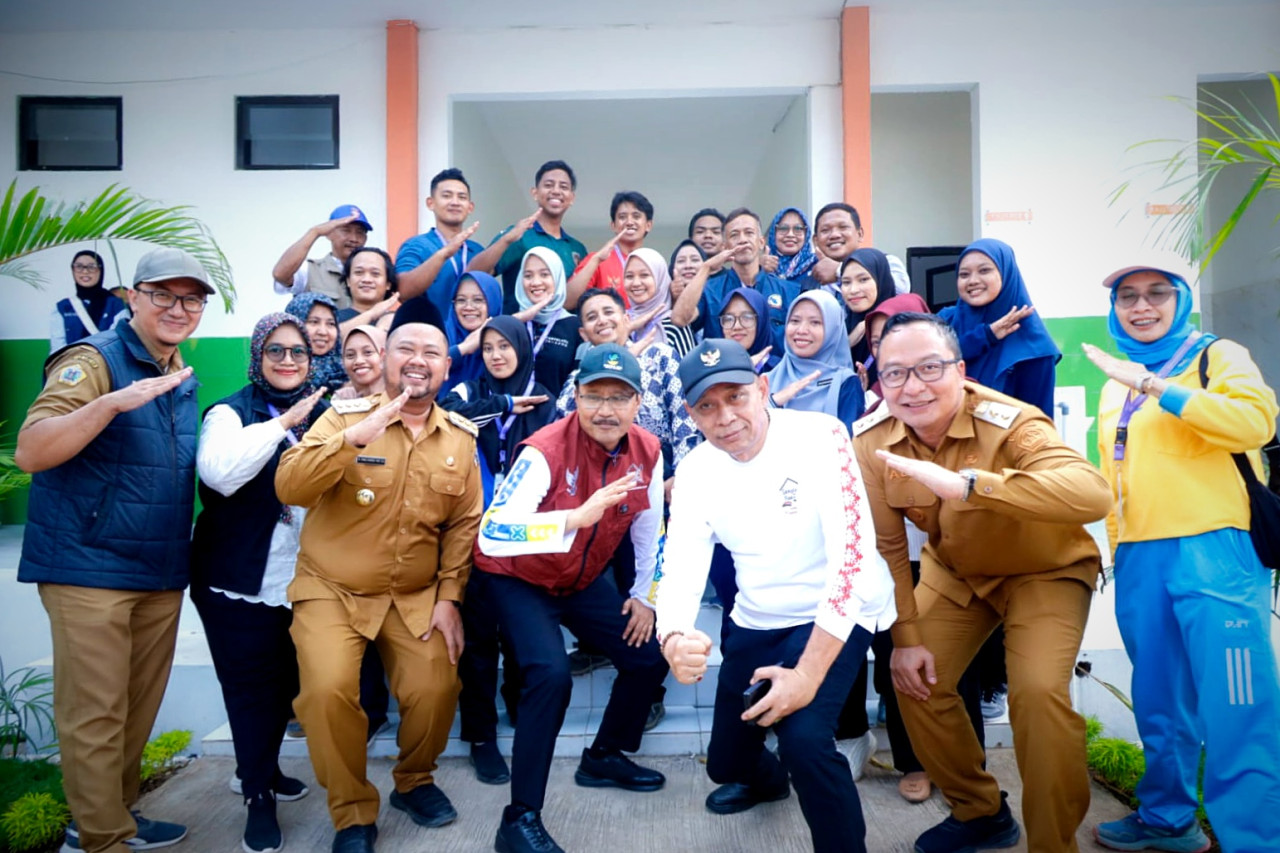 Foto: Bupati dan Wabup Gresik saat mendampingi Mensos Kunjungi Sekolah Rakyat Menengah Atas (SRMA) 37 Gresik. (Diskominfo Gresik/jatimnow.com)