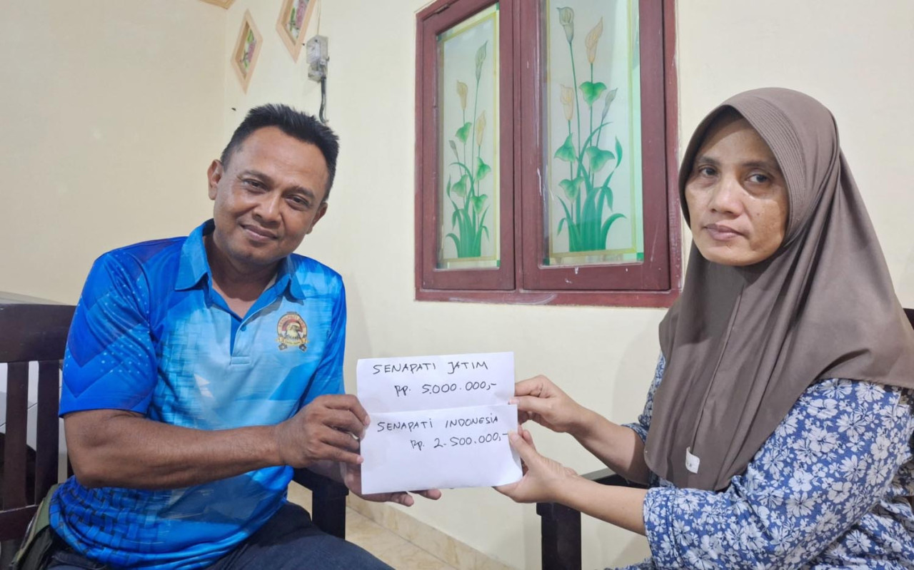 Perwakilan Senapati Jember, dipimpin Peltu Koko Sutaryo, mengunjungi rumah duka untuk menyampaikan bela sungkawa dan memberikan donasi, pada Senin (11/8/2025). Foto/Senapati 96