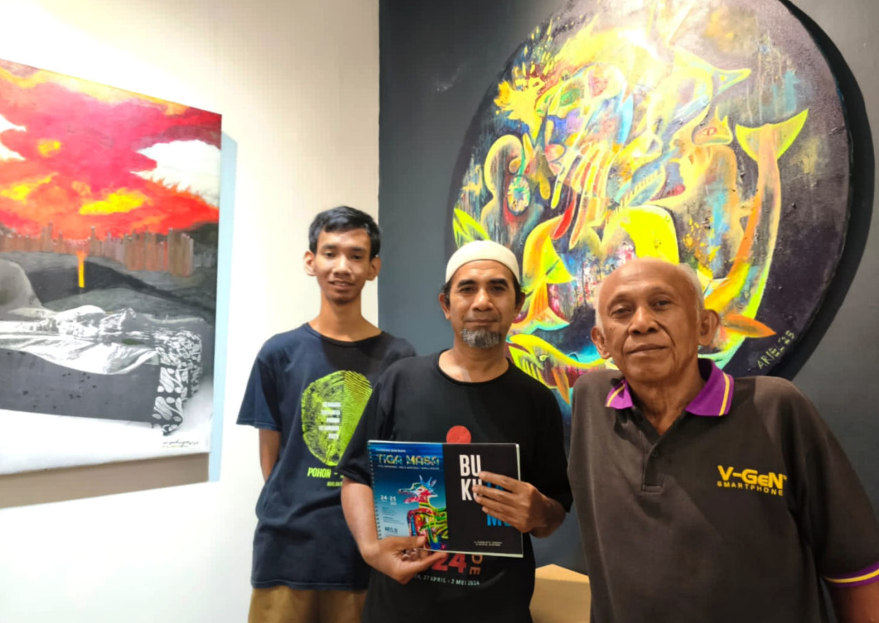 Seniman 3 generasi Ariel Ramadhan, Arik S. Wartono dan Saiful Hadjar. (Dok. Pribadi)