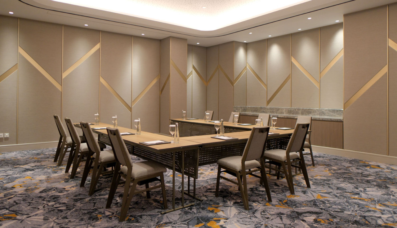 Ruang pertemuan Mezzanine yang modern dan area umum multifungsi. Foto: Sheraton Surabaya for JatimNow.com