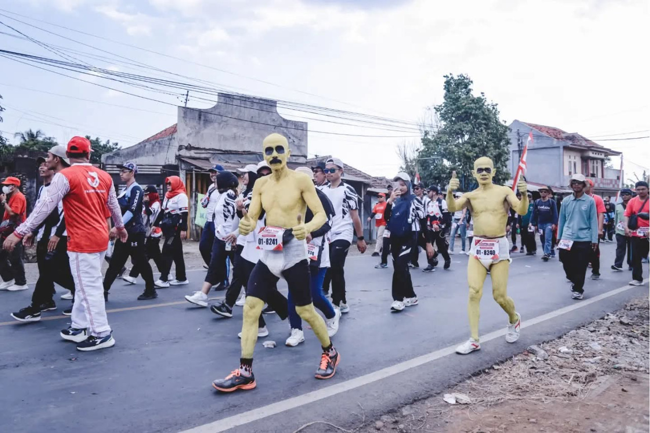 Foto : Peserta saat mengikuti gerak jalan tradisional Tajemtra (Sugianto/jatimnow.com)
