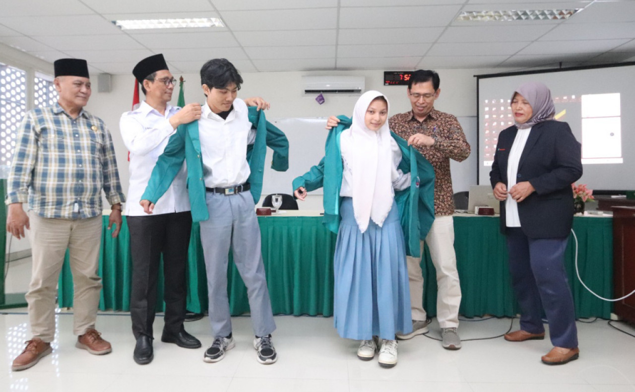 20 Pemuda Surabaya Raih Beasiswa Kuliah Gratis di UHW Perbanas