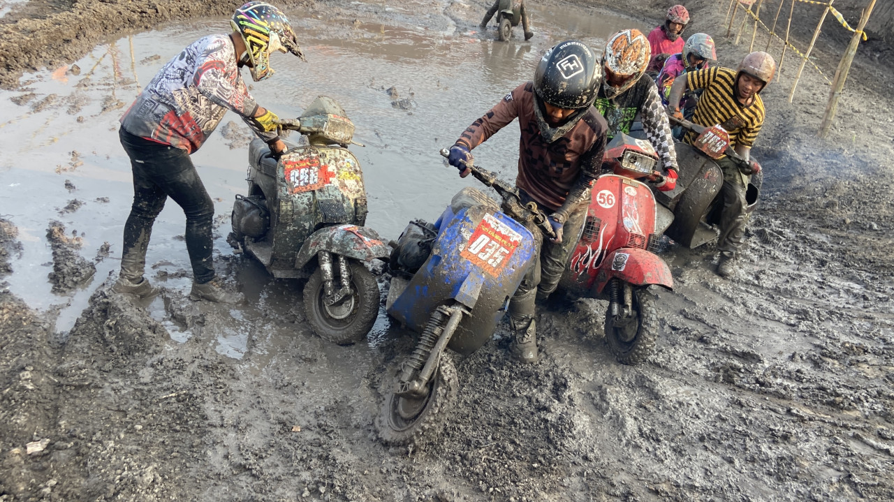 Fun Race Vespa di ajang Festival Omah Sawah. (Foto: Yanuar Dedy/jatimnow.com)