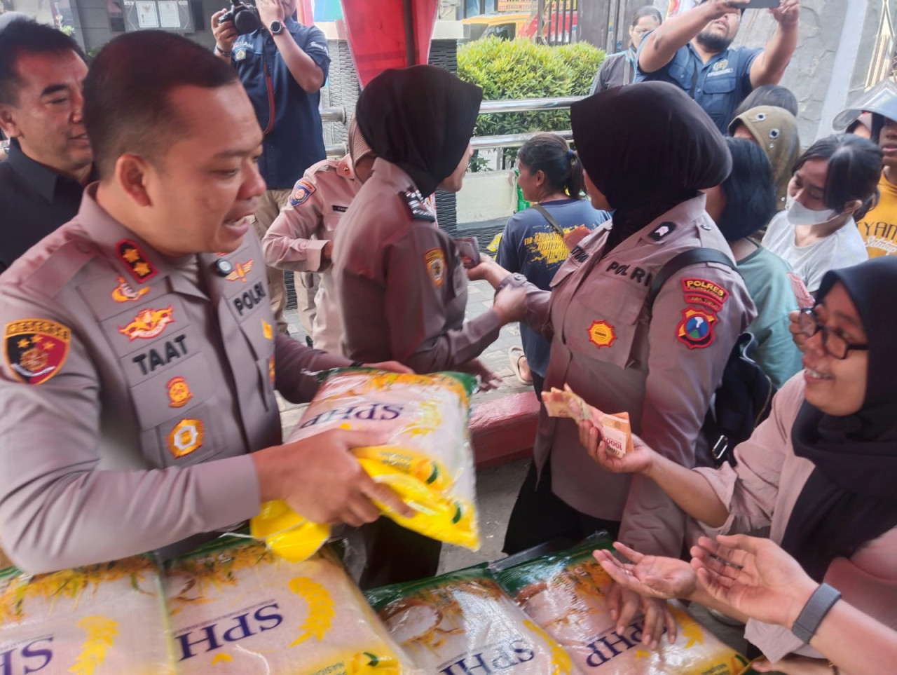 Gerakan Pangan Murah di Polres Tulungagung Diserbu Warga