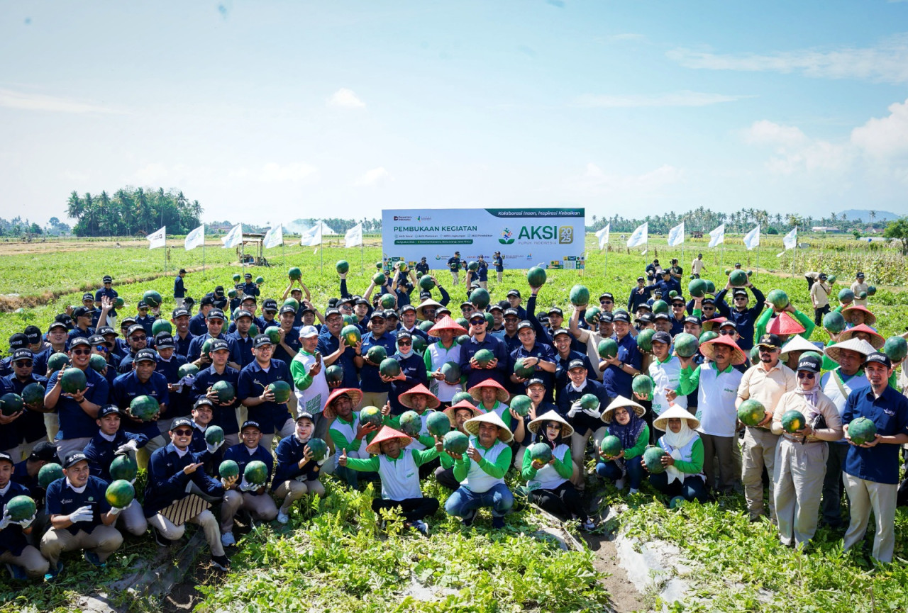 Foto: Ratusan karyawan Pupuk Indonesia Grup saat mengikuti Ajang Kolaborasi Seluruh Insan (AKSI) 2025 di Desa Sumbersewu, Kec. Muncar, Kab. Banyuwangi, Jawa Timur (Petrokimia Gresik/jatimnow.com)