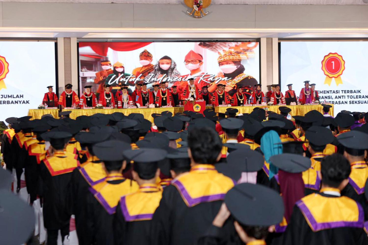 Prosesi wisuda Untag Surabaya berjalan khidmat. (Foto: Humas Untag Surabaya for JatimNow.com)