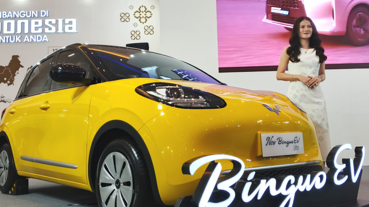 Wuling Motors kembali meramaikan ajang GIIAS The Series 2025 di Grand City Convex, Surabaya. (Foto: Ali Masduki/JatimNow.com)