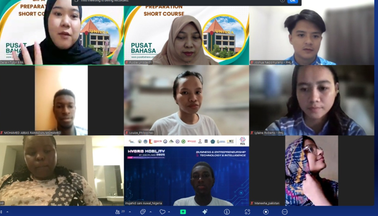 Foto: Kursus Bahasa Indonesia bagi penutur asing yang diikuti peserta dari 9 negara. (Unisda/ jatimnow.com)