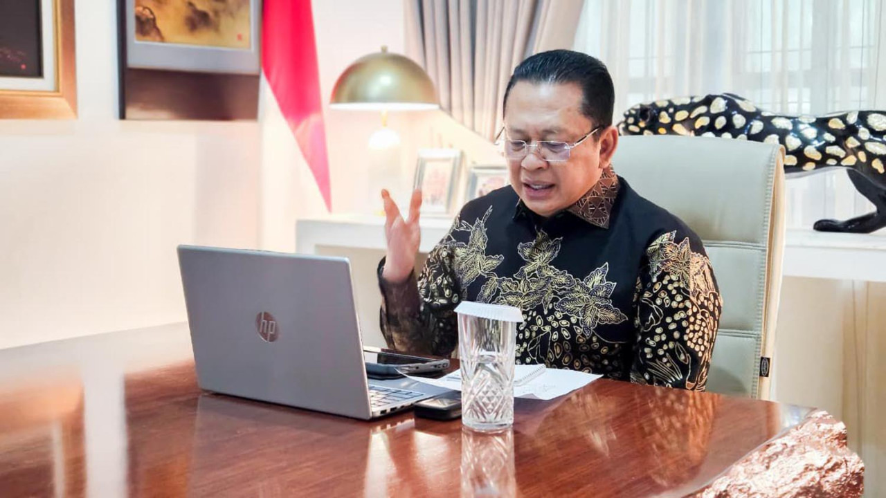 Bamsoet saat memberikan kuliah Pascasarjana (S2) Fakultas Keamanan Nasional, Universitas Pertahanan, di Jakarta, Selasa (10/9/2025). (Foto/Humas)