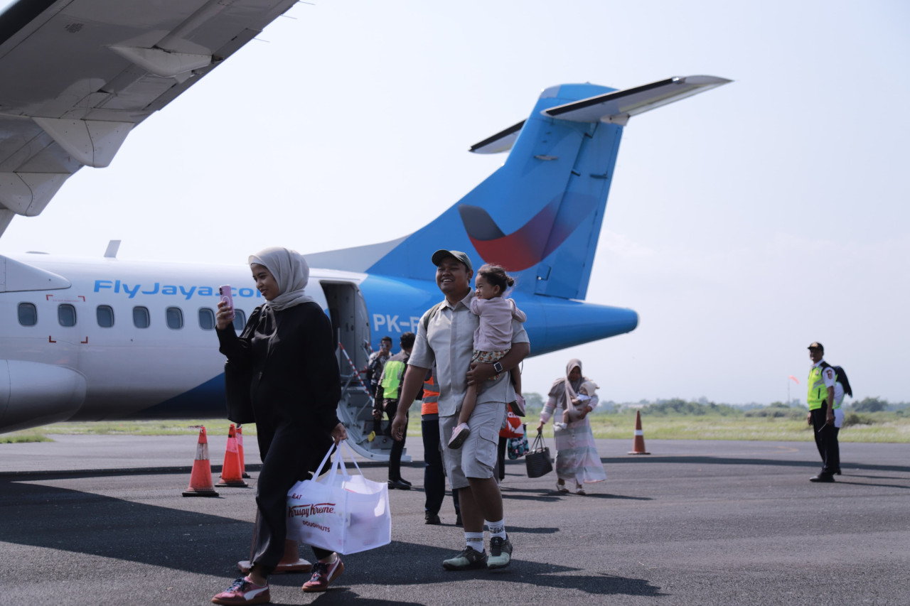 Penerbangan di Bandara Notohadinegoro Jember. (Foto: Diskominfo Jember/jatimnow.com)