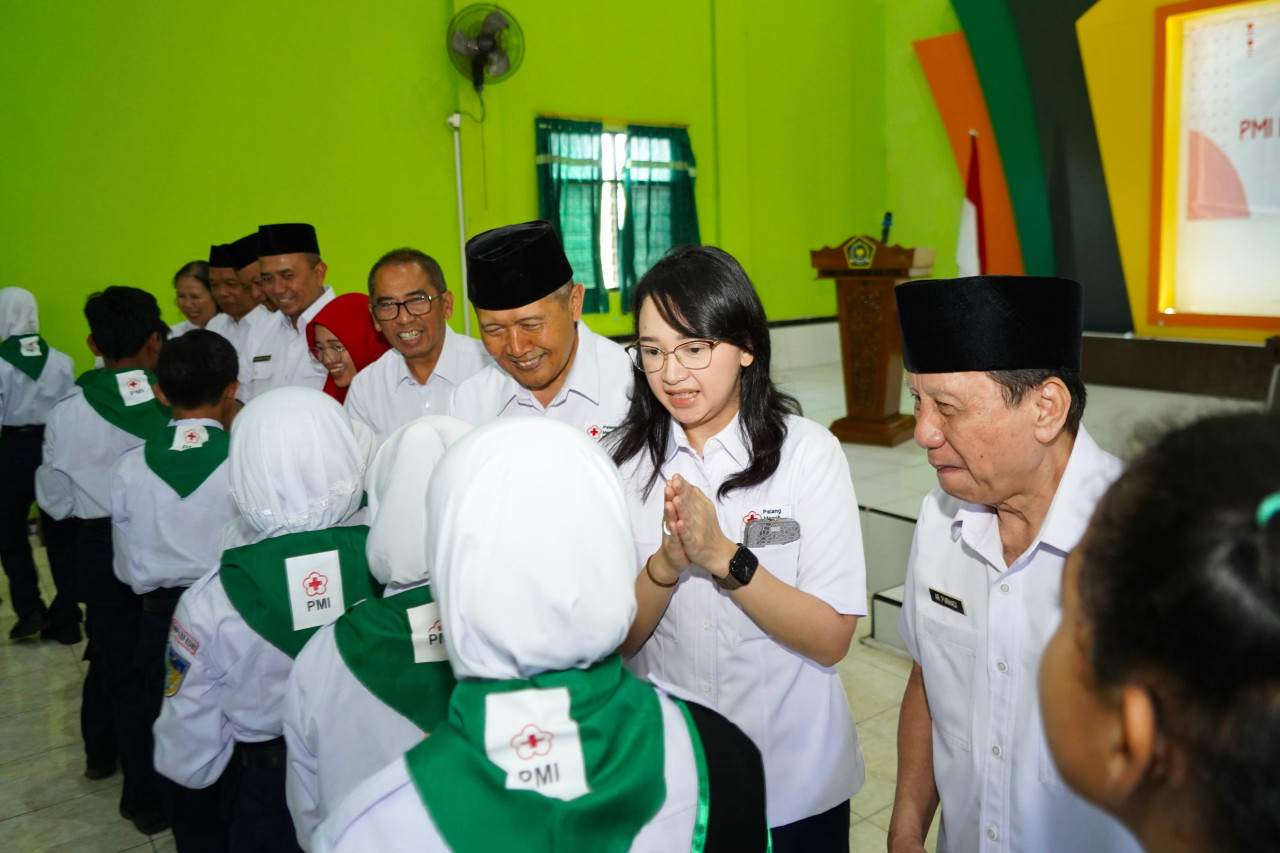 Mbak Cicha saat acara pelepasan kontingen Jumbara PMR di Aula Kantor Kementerian Agama Kabupaten Kediri. (Foto: Pemkab Kediri/jatimnow.com)