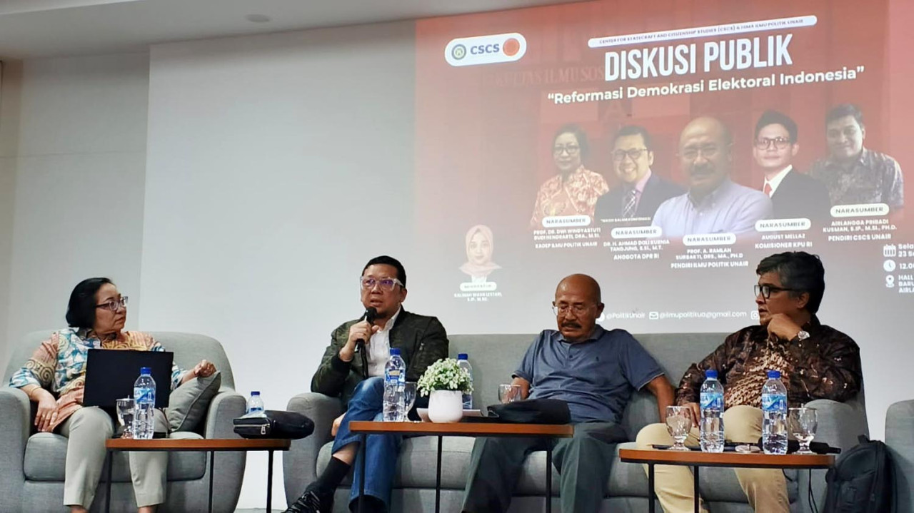 Diskusi publik bertajuk "Reformasi Demokrasi Elektoral Indonesia" pada Selasa (23/9/2025) di Hall A Gedung Soetandyo, Kampus B Unair. (Foto: Ali Masduki/JatimNow.com)