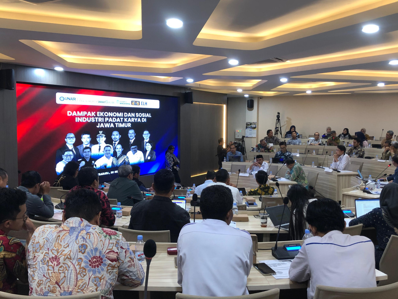 Foto : Diskusi publik yang digelar di UNAIR (Fatkur Rizki/jatimnow.com)