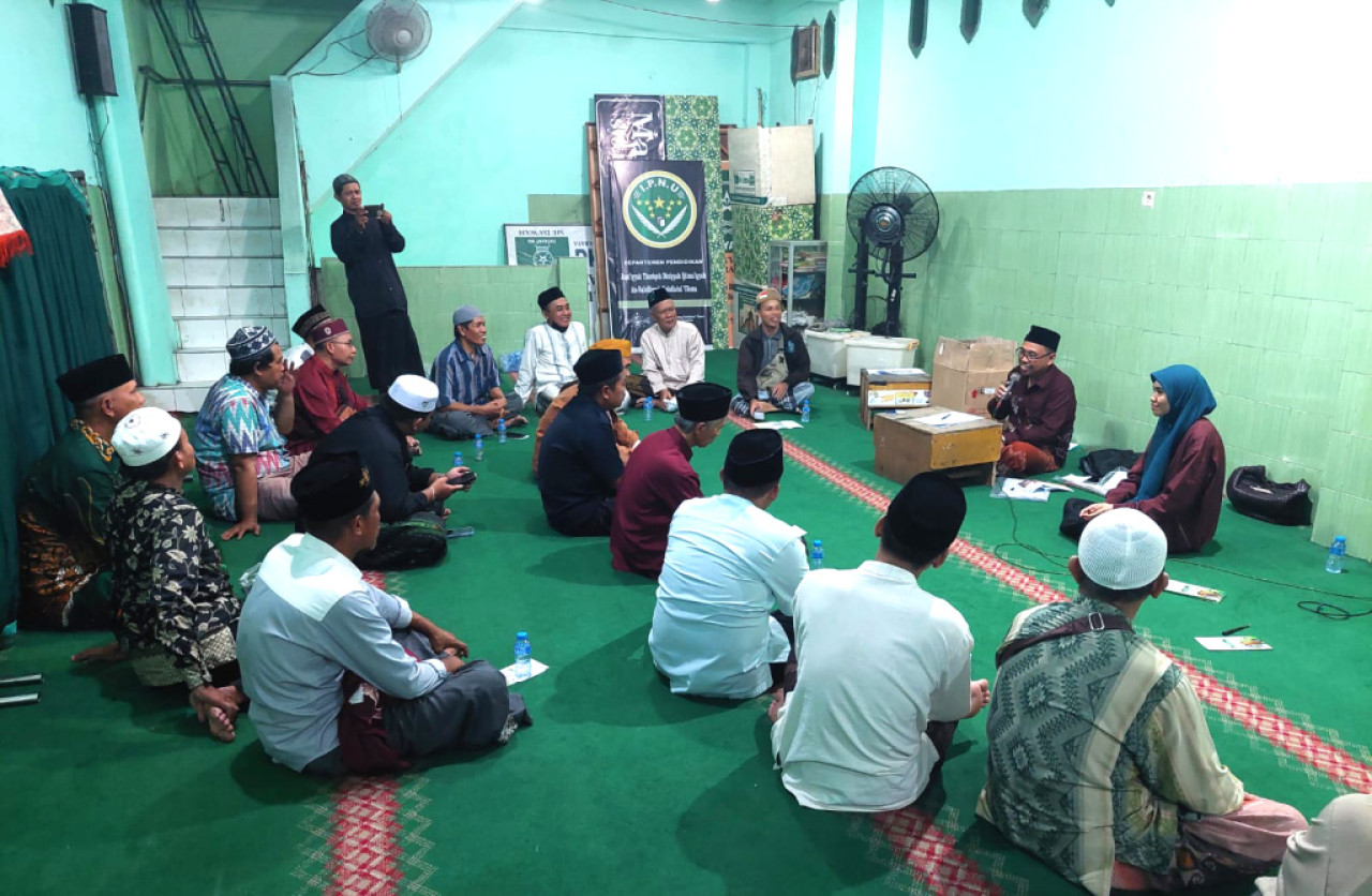 Pengurus Dewan Masjid Indonesia (DMI) Kota Surabaya mengimuti sosialisasi program BPJS Ketenagakerjaan. (Foto: Ali Masduki/jatimnow.com)