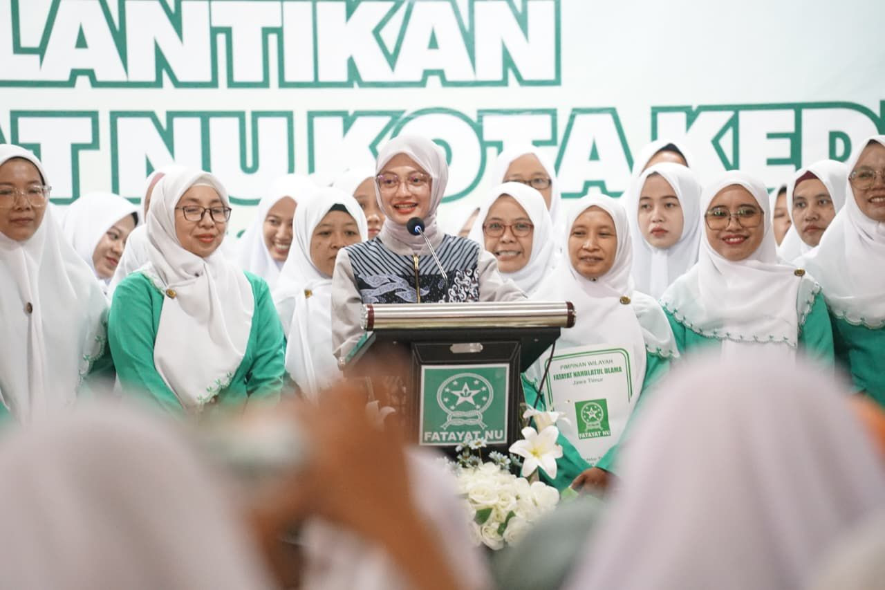 Mbak Vinanda saat melantik PC Fatayat NU. (Foto: Pemkot Kediri/jatimnow.com)