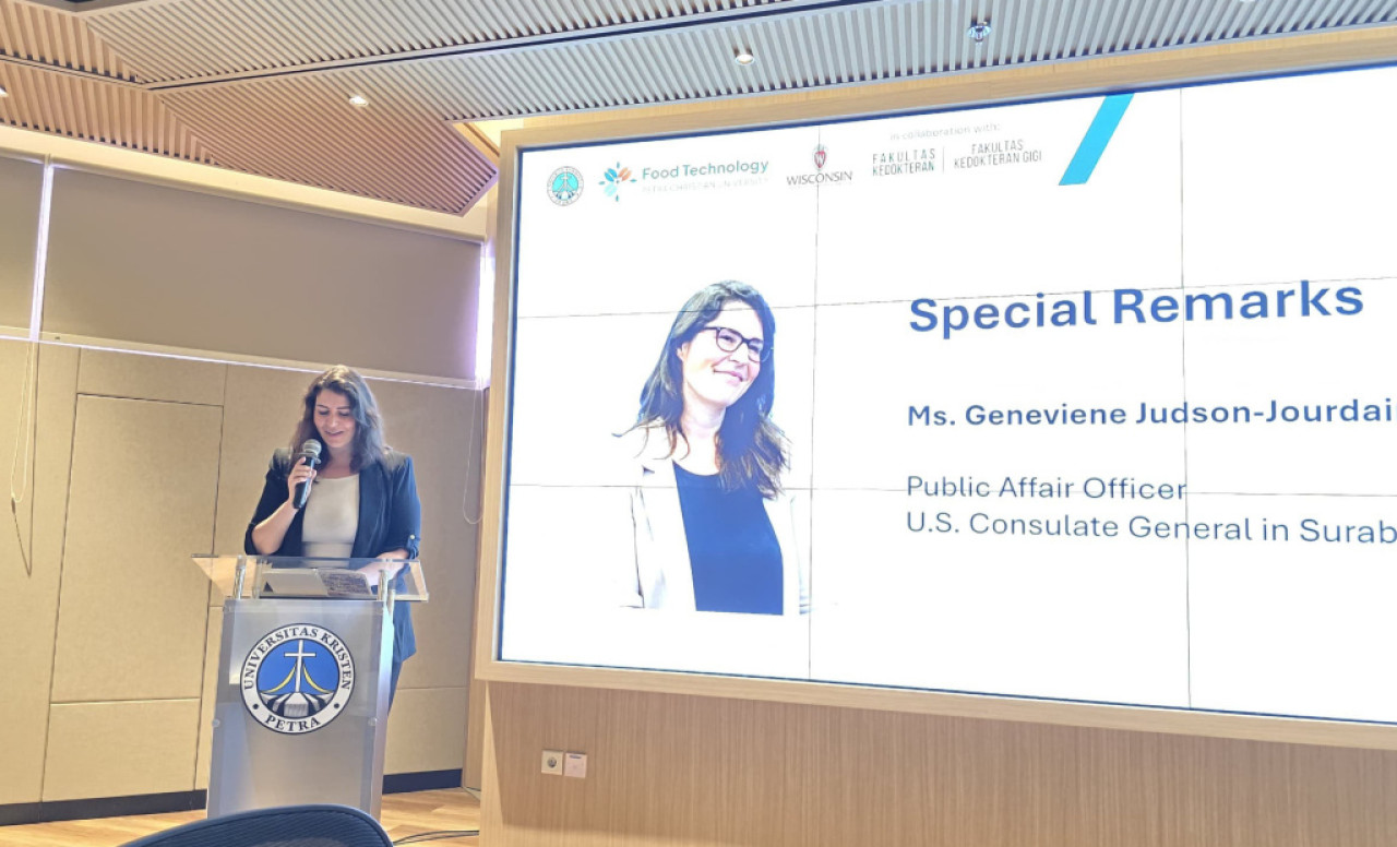 Special Remarks oleh Ms. Geneviene Judson-Jourdain sebagai Public Affairs Officer dari United States Consulate General di Surabaya. (Foto/Humas PCU)