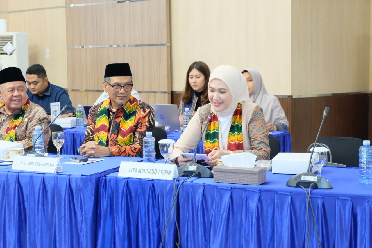 Lita Machfud Arifin berkunjung ke PTS (foto: Nasdem Jatim for jatimnow.com)