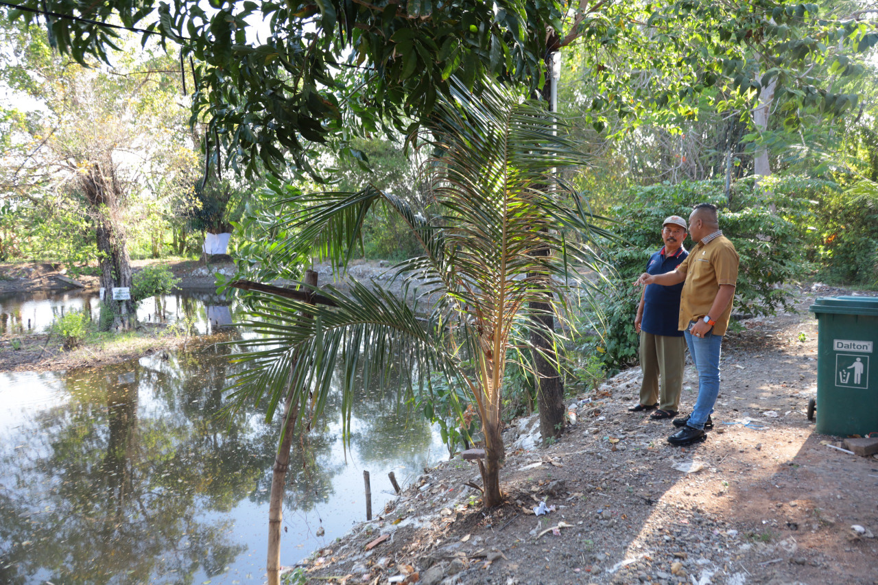Yona Bagus Widyatmoko saat meninjau lokasi bendungan telogo sepat (foto: Yona for jatimnow.com)