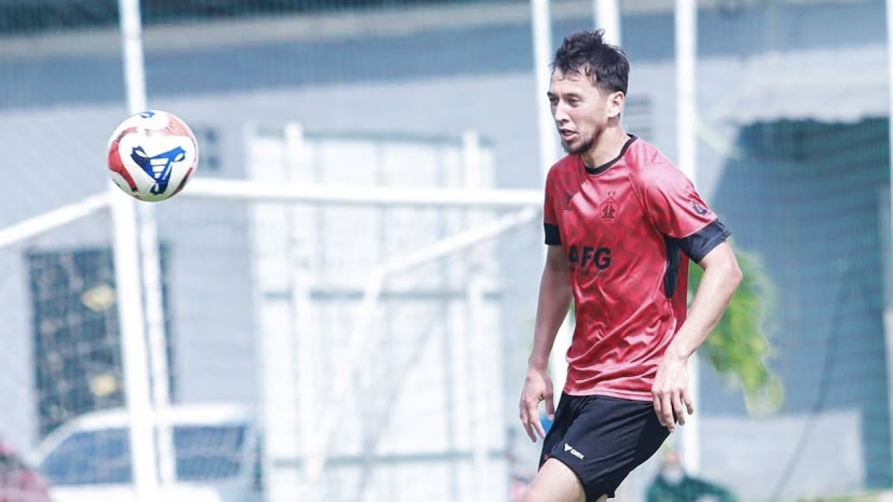 Mukhtorov saat berlatih bersama Persik Kediri. (Foto: Persik Kediri/jatimnow.com)