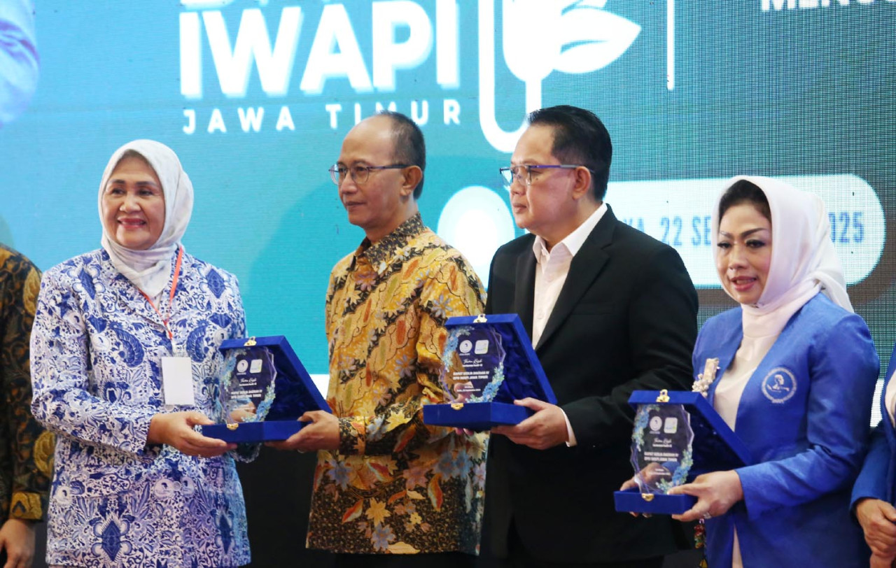 Pembukaan Rapat Kerja Daerah (Rakerda) IV, IWAPI Jatim, di Gedung Sekretariat Daerah Provinsi Jawa Timur, Senin (22/9/2025). (Foto: Ali Masduki/JatimNow.com)