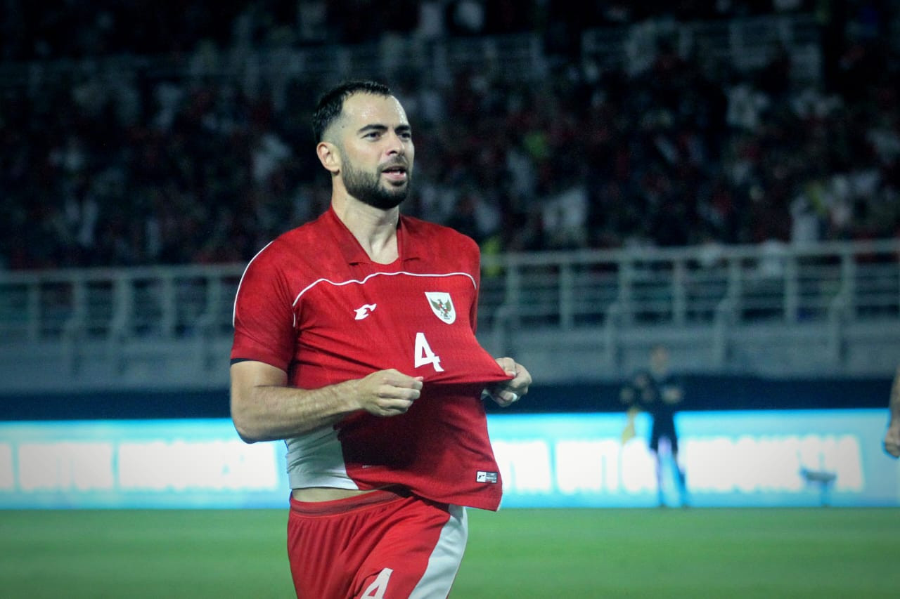 Foto: Jordi Amat mencetak gol perdana menit ke-4 saat Timnas Indonesia menang 6-0 dari China Taipei dalam FIFA Matchday di Stadion Gelora Bung Tomo Surabaya, Jumat (5/9/2025). (Sahlul Fahmi/jatimnow.com)