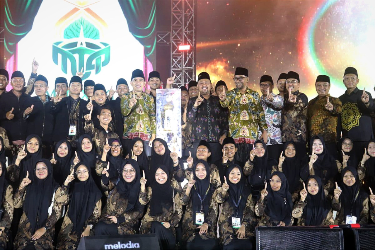 Kembali Ukir Sejarah, Gresik Raih Juara Umum MTQ XXXI Jawa Timur di Jember