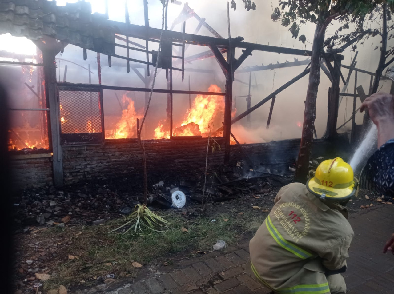Kebakaran Rumah di Lakarsantri Surabaya, Diduga Akibat Korsleting Listrik