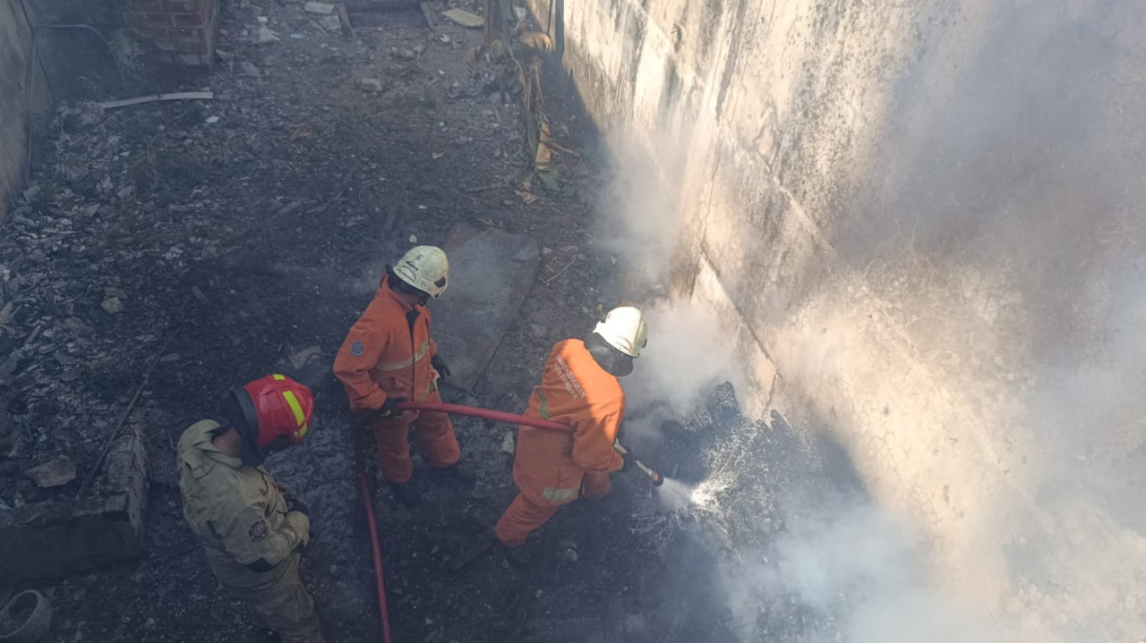 Kebakaran di Surabaya. (Foto: Call Center 112/jatimnow.com)