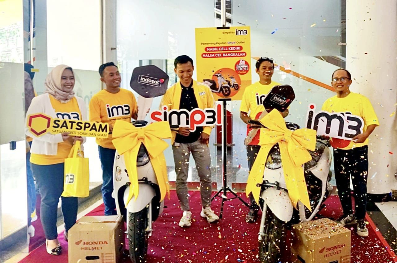 Kejutan Manis IM3, Dua Outlet Jatim Raih Sepeda Motor dari Indosat