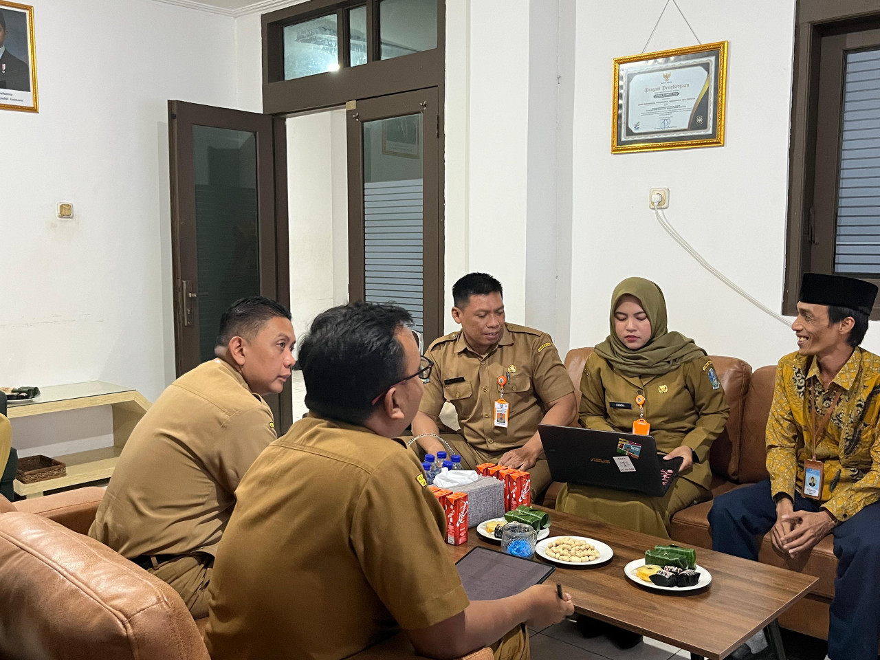 Foto: Kunjungan Tim Komisi Informasi Jatim ke Diskominfo Jember. (Diskominfo/jatimnow.com)