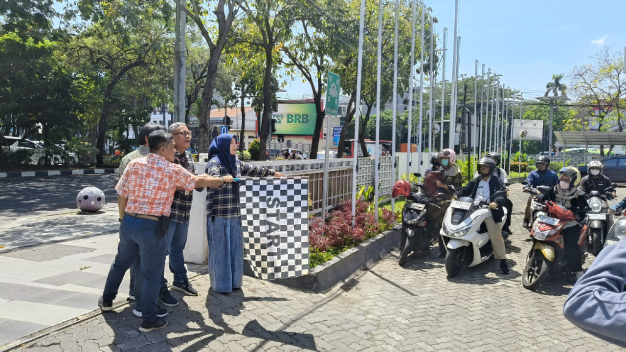 Pemberangkatan tim Pencocokan Penelitian Terbatas (Coktas) Pemilih KPU Surabaya. (Foto/jatimnow.com).