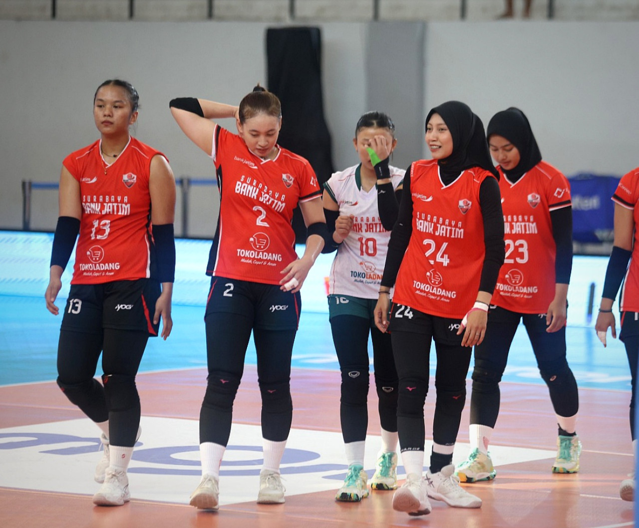 Foto: Tim voli putri Bank Jatim di putaran reguler pertama Livoli Divisi Utama 2025 di GOR Nambo, Tangerang. (PBVSI/jatimnow.com)