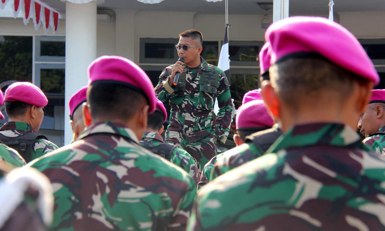 Pengecekan personel Marinir dan materiel di Lapangan apel Mako Menkav 2 Mar, Kesatrian Marinir Soepraptono, Semarung Ujung Surabaya, pada Senin (01/09/2025). (Foto: Ainul Yakin for JatimNow.com)