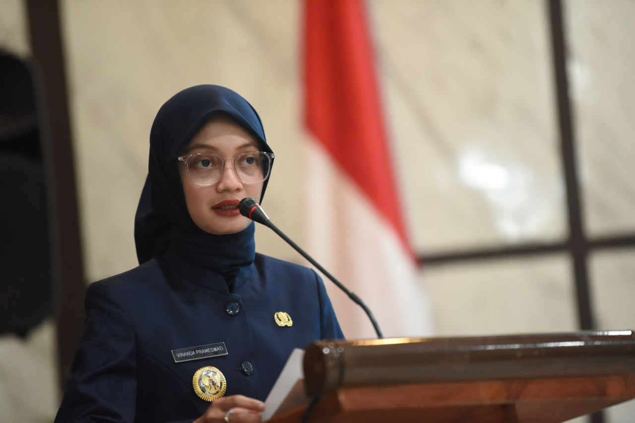 Mbak Vinanda saat menyampaikan Nota Keuangan Rancangan Perubahan APBD tahun anggaran 2025. (Foto: Pemkot Kediri/jatimnow.com)