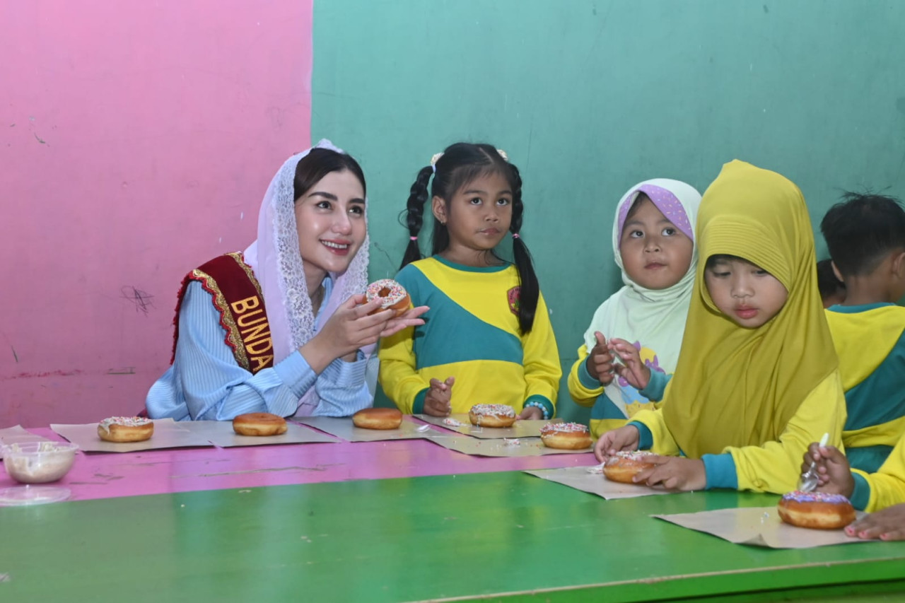 Kunjungi PAUD di Trenggalek, Novita Ajak Anak Gemar Membaca Lewat Dongeng