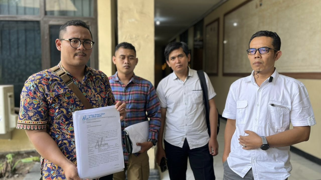 Tim advokasi Saiful Amin saat di Polres Kediri Kota. (Foto: Almer for jatimnow.com)
