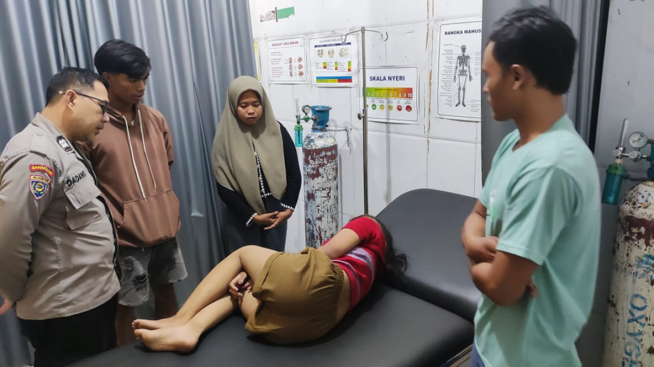 Korban saat dilarikan ke puskesmas. (Foto: Polsek Sumbersari/jatimnow.com)