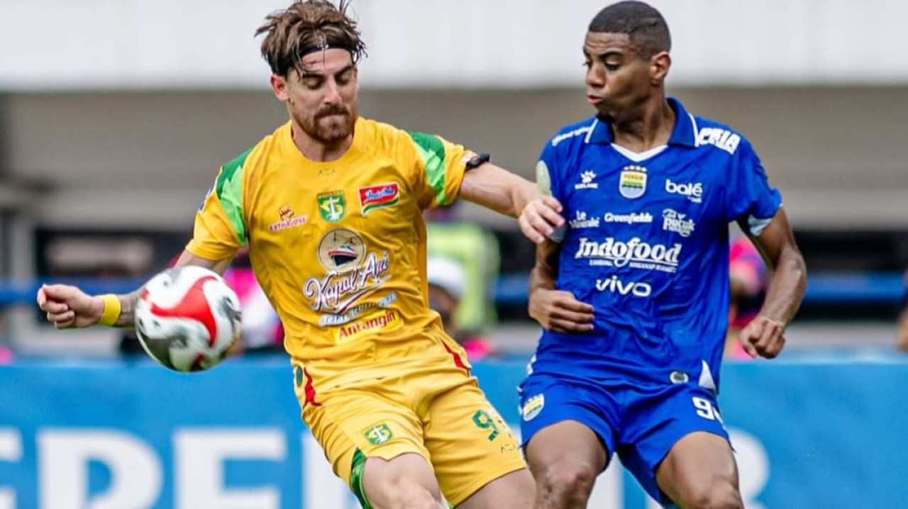 Foto: Pemain Persebaya Surabaya saat melawan Persib Bandung (instagram.com/jatimnow.com)