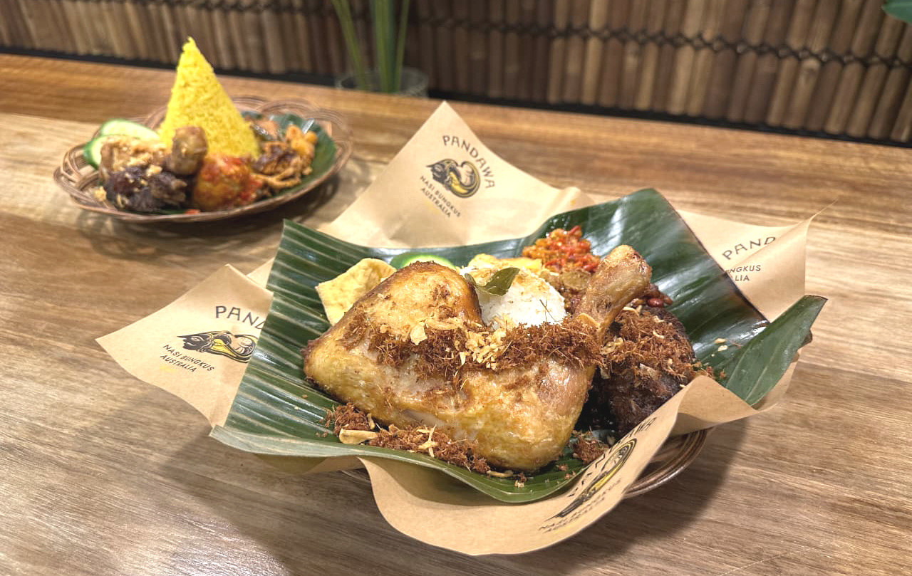 Daya tarik utama Pandawa adalah nasi bungkusnya yang dibungkus dengan daun pisang, memberikan aroma khas tradisional Indonesia. (Foto/Pandawa)