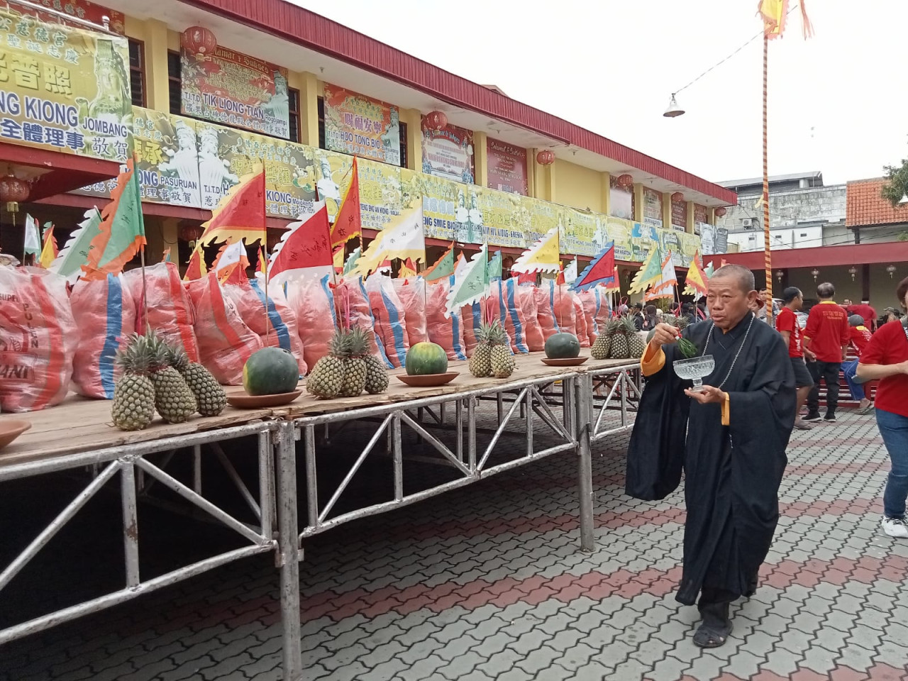 Umat Kelenteng Tjoe Tik Kiong di Tulungagung Gelar Sembahyang Ulambana