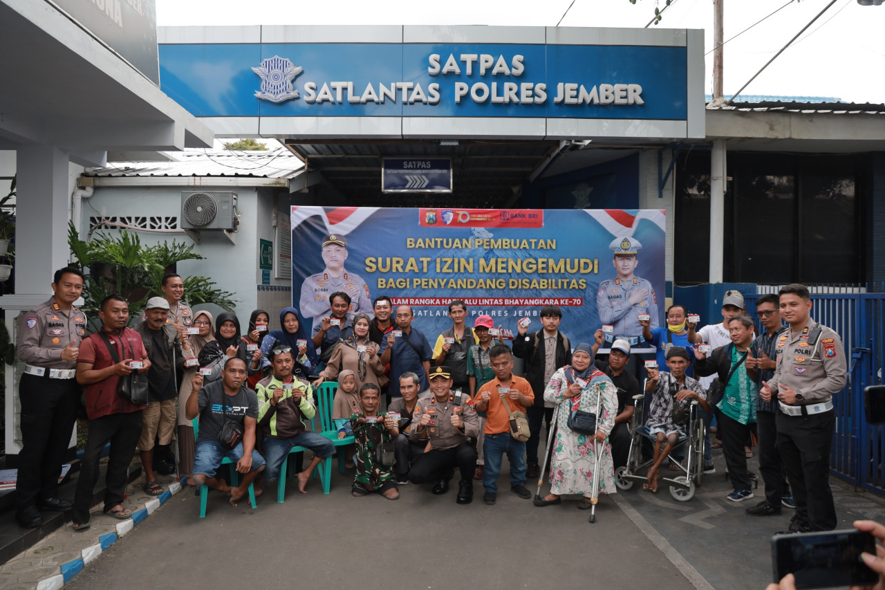 Satlantas Polres Jember Berikan SIM Gratis Kepada Penyandang Disabilitas