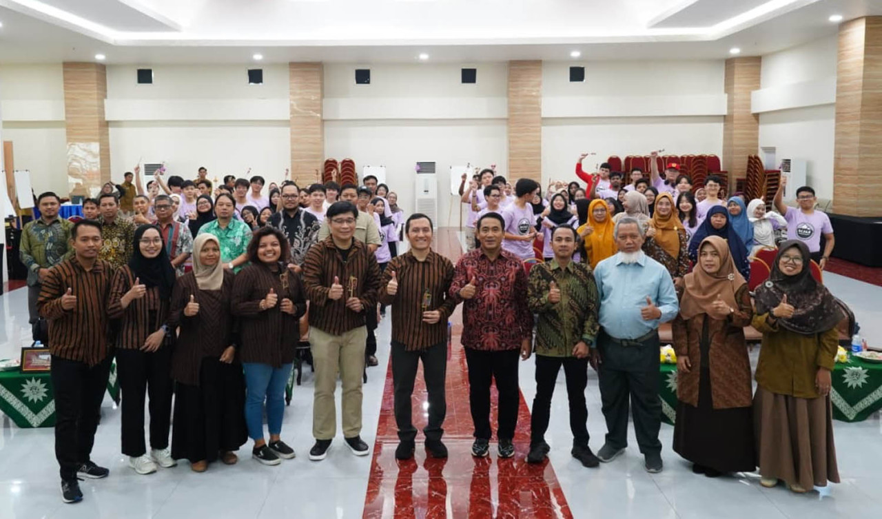 Para peserta LeX 2025 akan diterjunkan langsung selama dua minggu ke tiga lokasi UMKM unggulan di Surabaya. (Foto: Humas UM Surabaya)