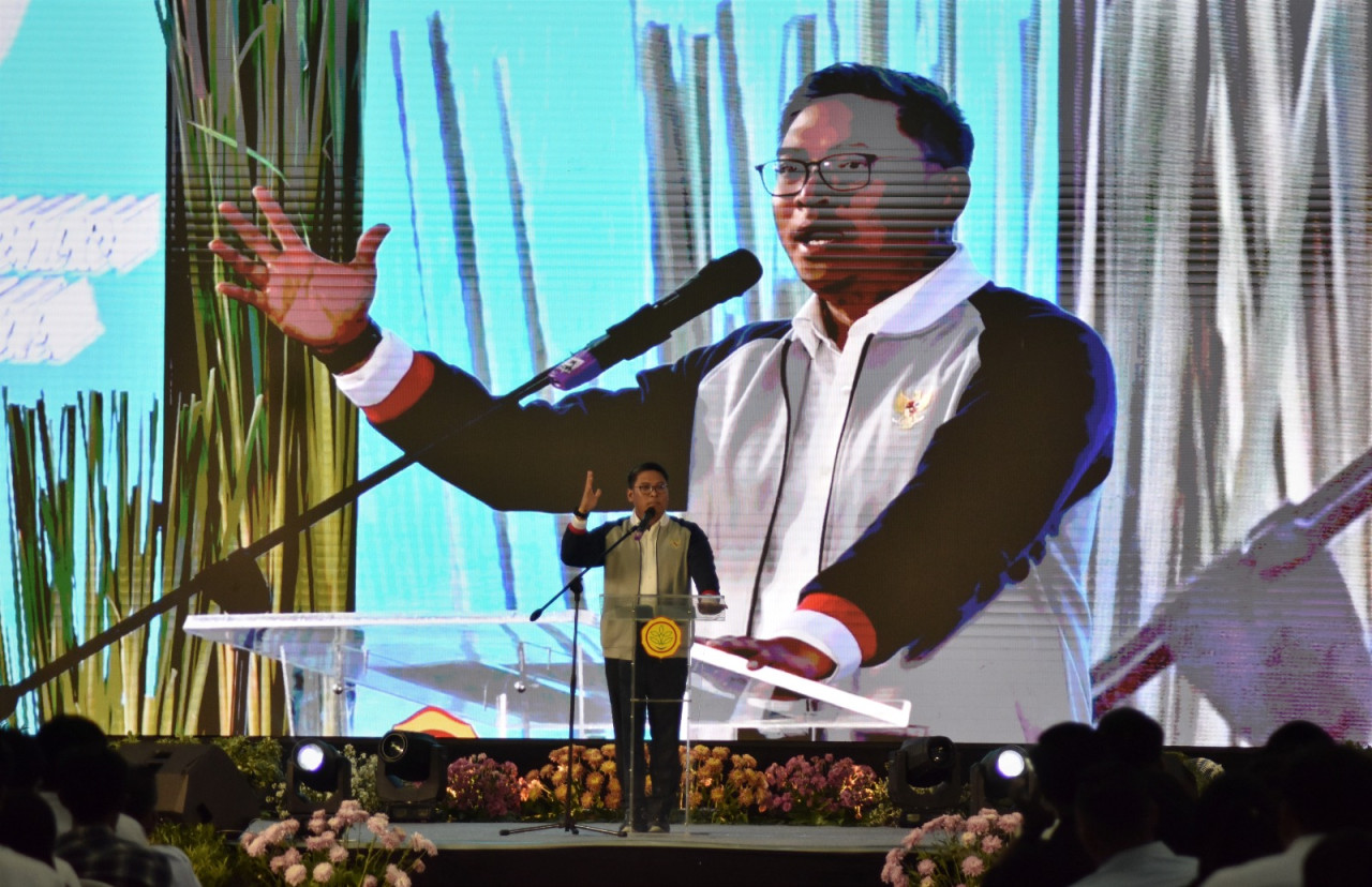Foto: Wakil Menteri Pertanian (Wamentan) Republik Indonesia, Sudaryono, saat memberikan sambutan di acara Jambore Penyuluh Pertanian di Gresik. (Sahlul Fahmi/jatimnow.com)