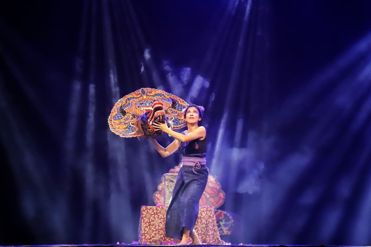 Foto: Yuliana Mar Orduni saat tampil di festival jaranan di Trenggalek (Prokopim/jatimnow.com)