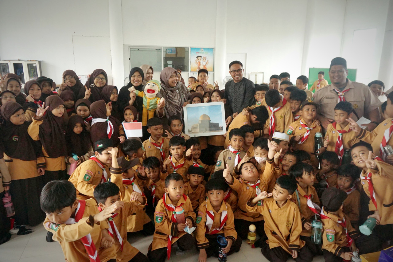 Foto: Acara "Safari Dongeng Literasi & Berbagi untuk Palestina” yang diselenggarakan BMBU Bontang, Kalimantan Timur. (BMBU/jatimnow.com)