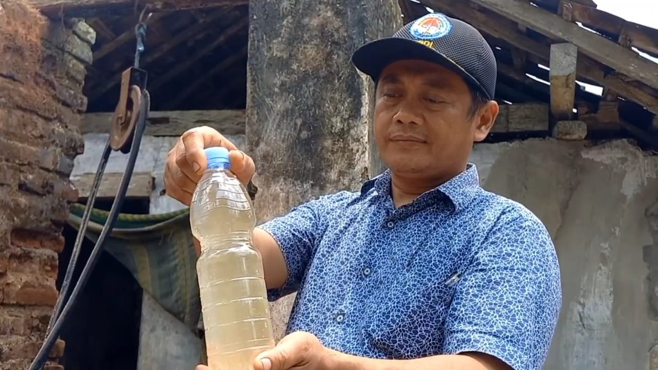 Sumur Milik Puluhan Warga di Trenggalek Keruh dan Berbau Logam