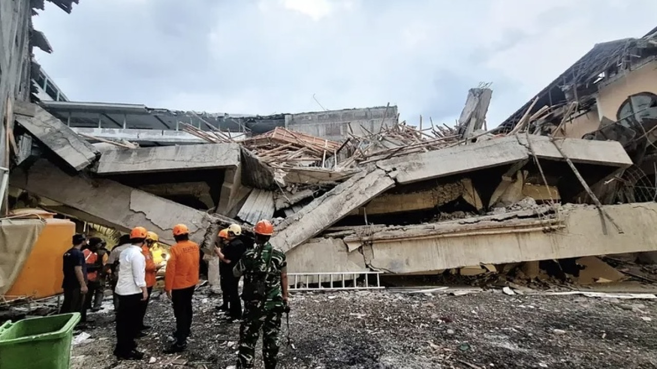 Pondok Pesantren (Ponpes) Al Khoziny di Sidoarjo yang ambruk. (Foto/Basarnas Surabaya)