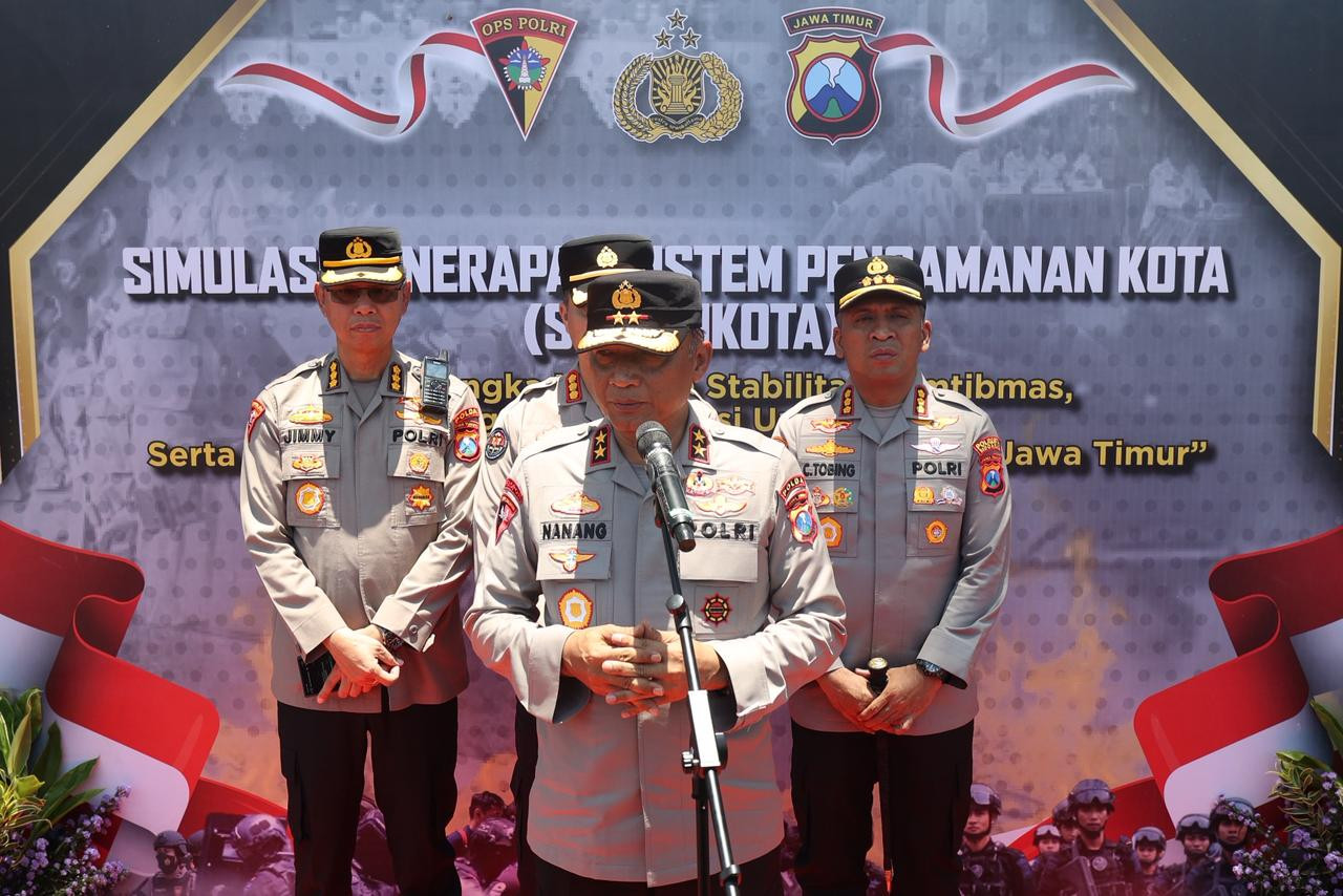 Kapolda Jawa Timur Irjen Pol Nanang Avianto saat menyampaikan perkembangan kasus Al Khoziny. (Foto: Polda Jatim/jatimnow.com)