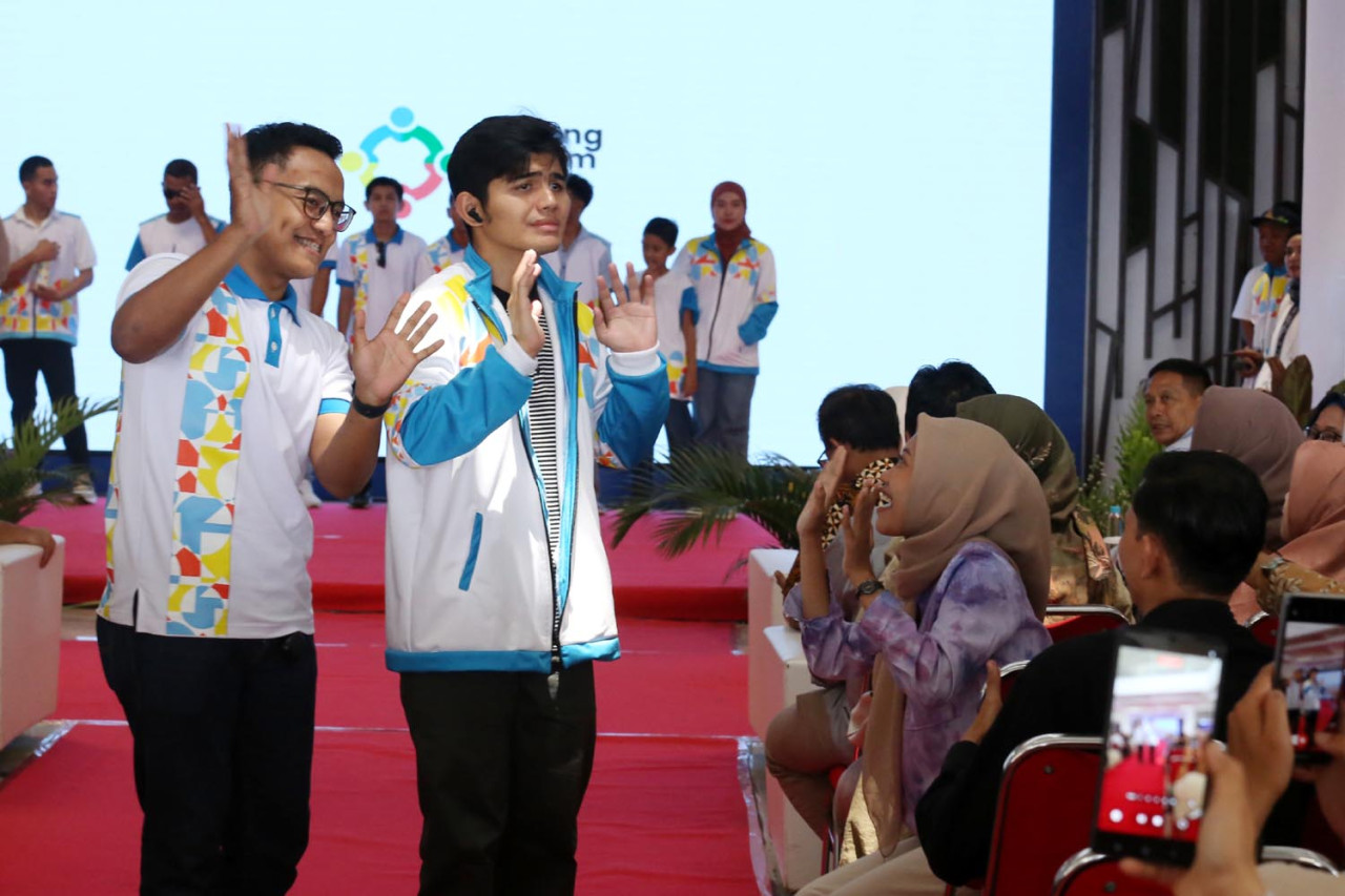 Penyandang autisme tampil di panggung fashion show dalam gelaran Malang Autism Colors 2025 di Malang Creative Center (MCC), pada Sabtu (25/10/2025). (Foto: Ali Masduki/jatimnow.com)